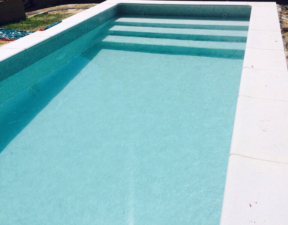 Piscinas gunitada minimalista
