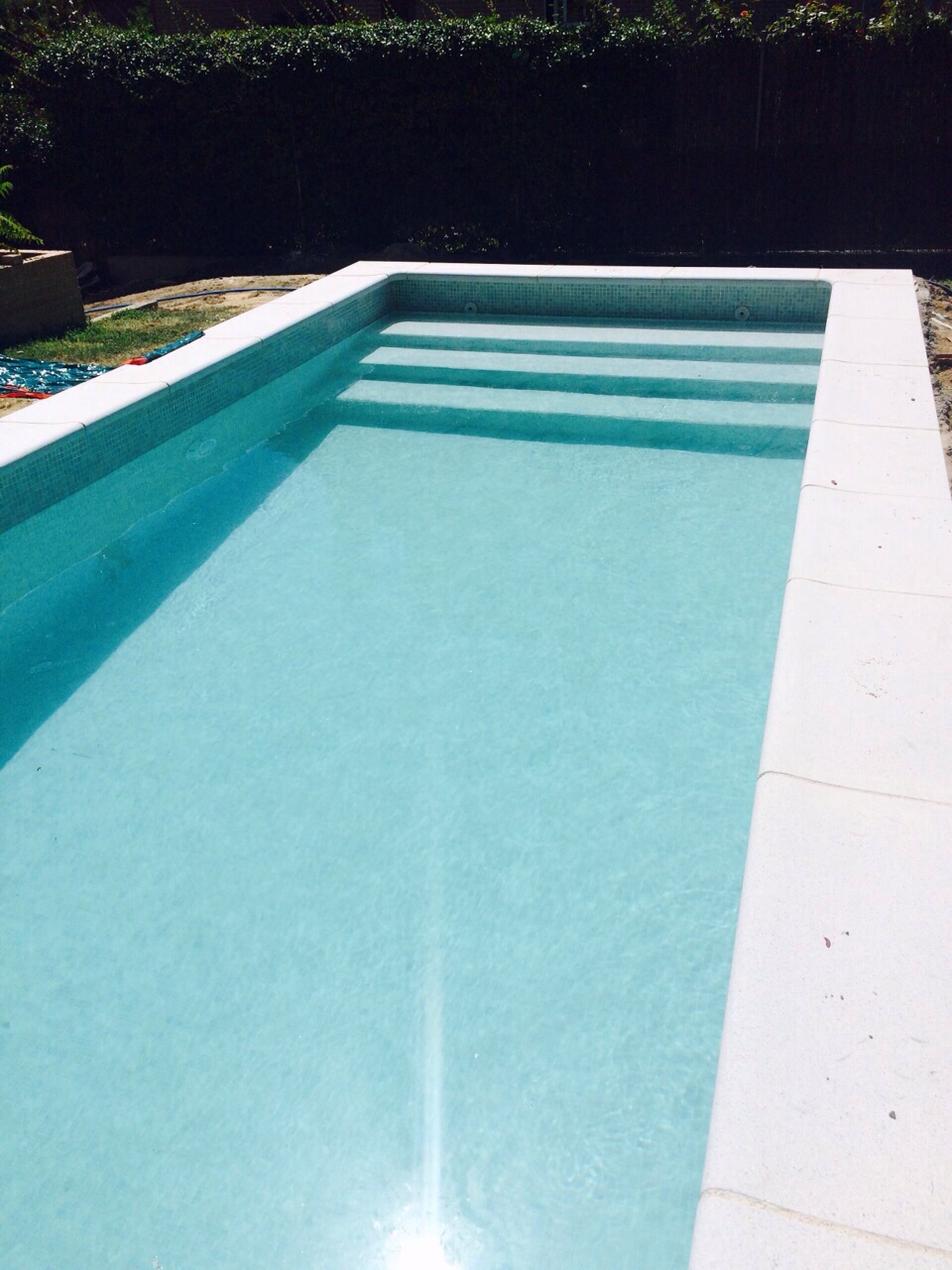 Piscinas gunitada minimalista
