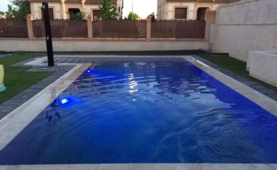 beneficios de climatizar piscina portada