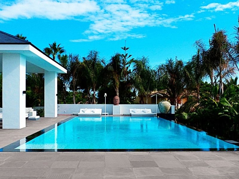 coste de construir una piscina portada